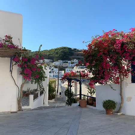 Magnificent Santorini 3 Bedrooms Royal Beautiful Caldera View With 2 Outdoor Hot Tubs Villa *