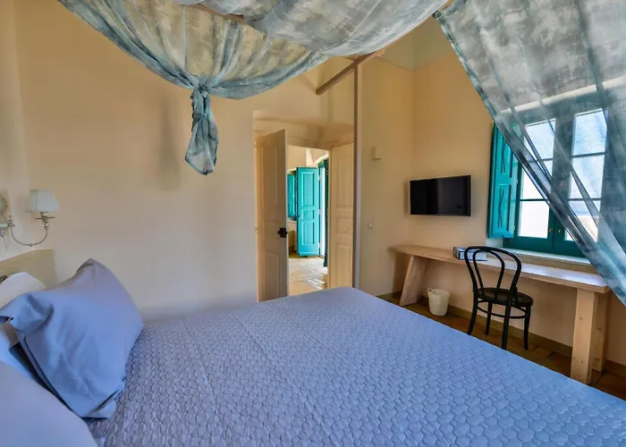 Magnificent Santorini 3 Bedrooms Royal Beautiful Caldera View *