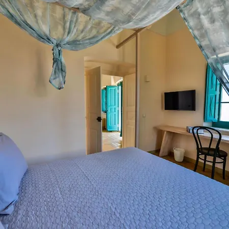 Magnificent Santorini 3 Bedrooms Royal Beautiful Caldera View With 2 Outdoor Hot Tubs *